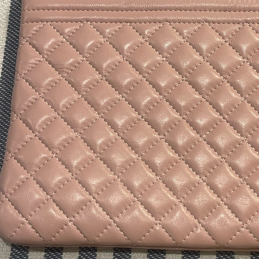 “FASHION” Pink Quilted Wristlet - Picture 5 of 6